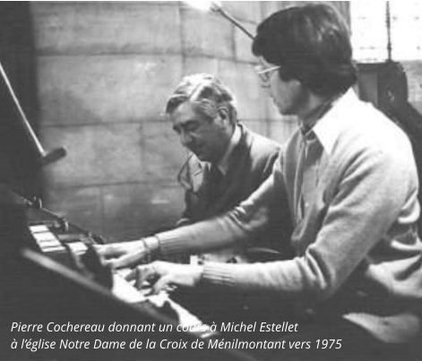 Pierre Cochereau donnant un cours à Michel Estellet  à l’église Notre Dame de la Croix de Ménilmontant vers 1975